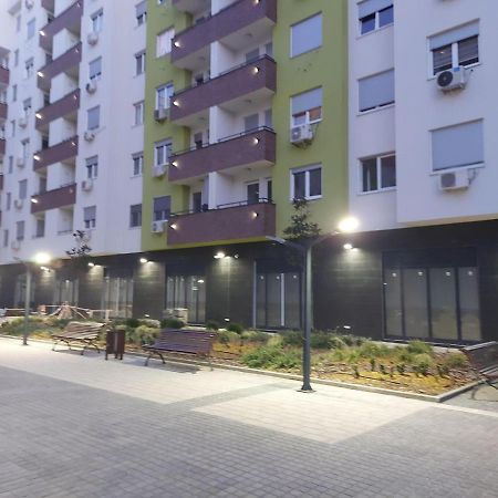Center Firefly Gardens Apartment Нови-Сад Экстерьер фото