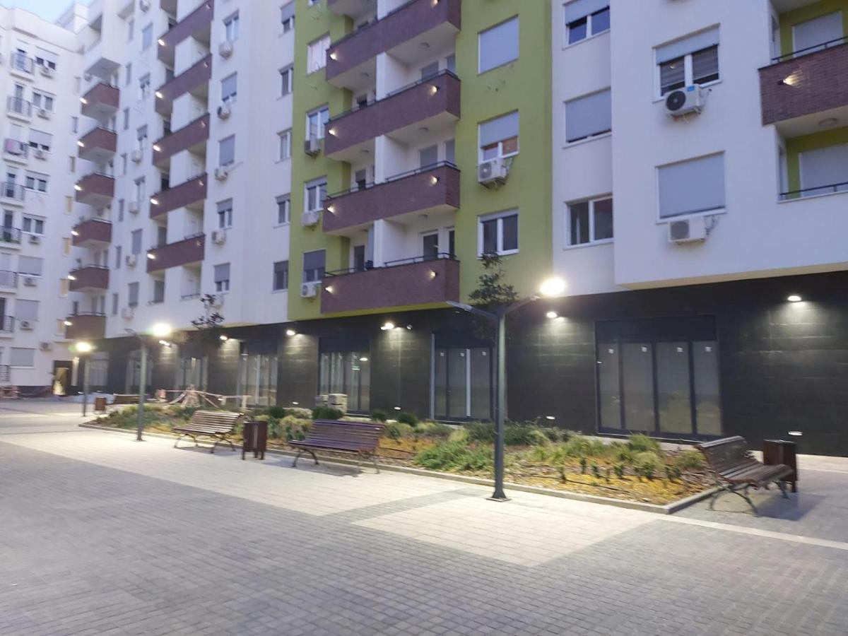 Center Firefly Gardens Apartment Нови-Сад Экстерьер фото