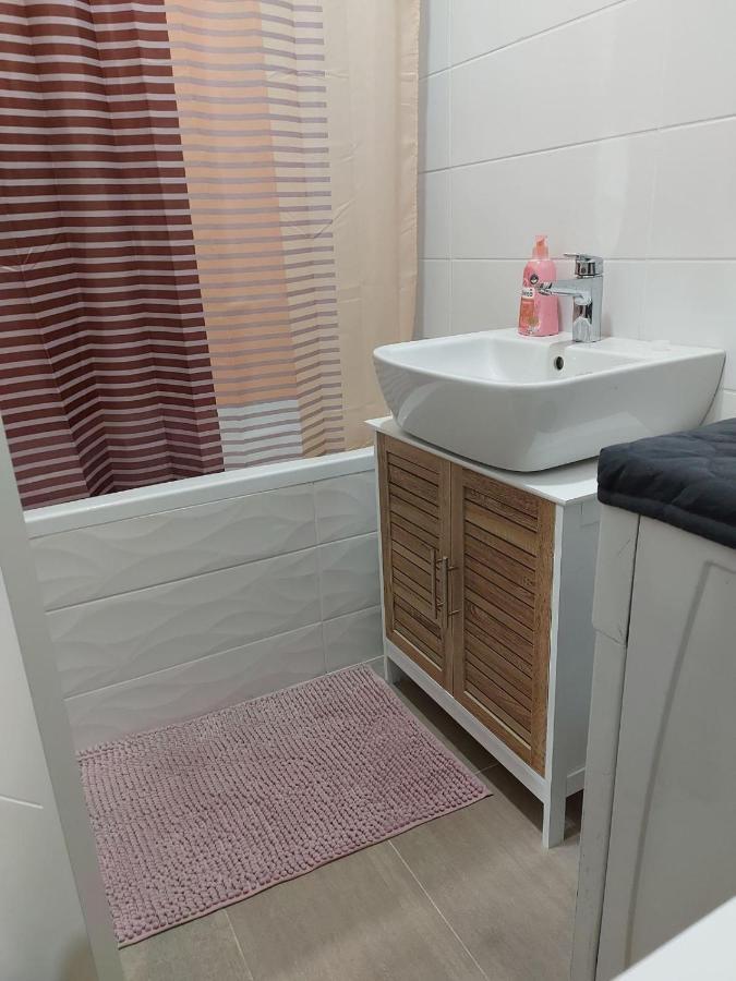 Center Firefly Gardens Apartment Нови-Сад Экстерьер фото